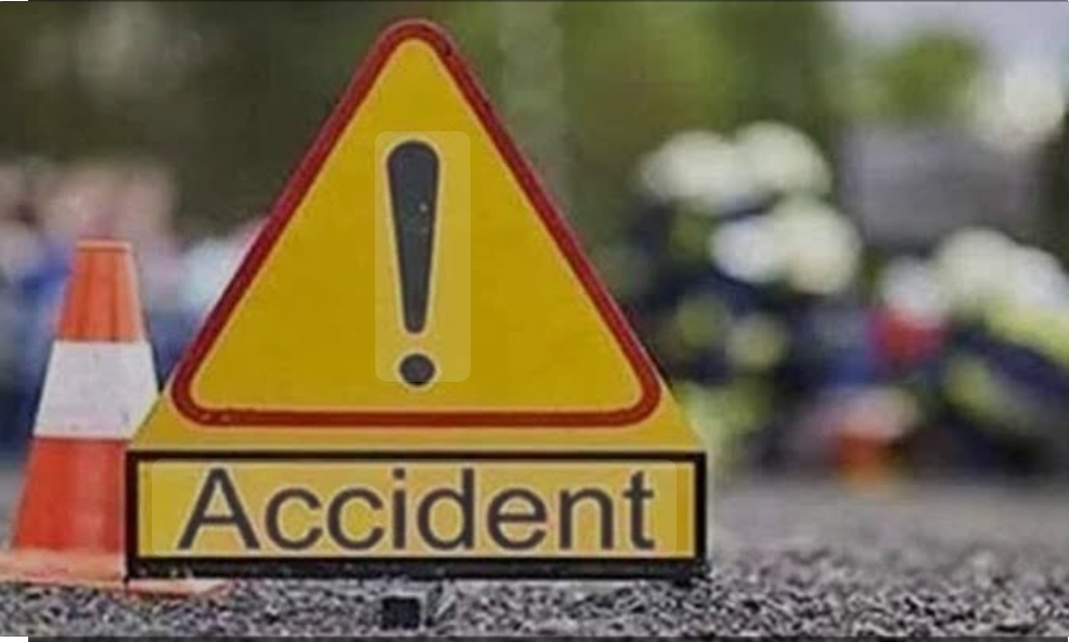 सोनभद्र : ट्रैक्टर-कार की टक्कर में दो की मौत, एक घायल